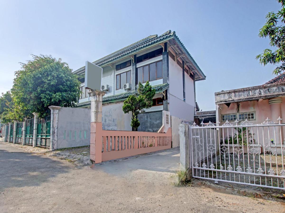 Oyo 91490 Hotel Rumah Kita Cirebon Buitenkant foto