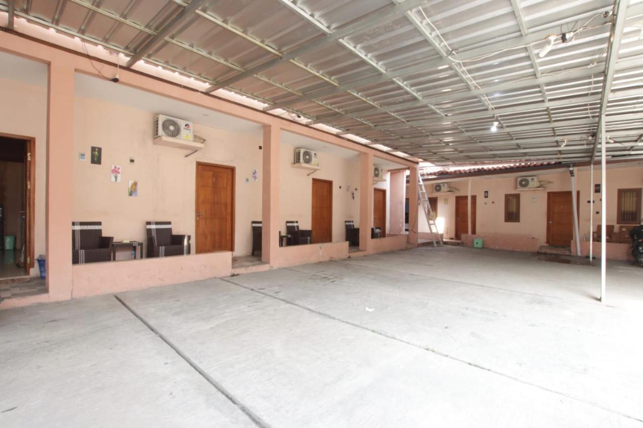 Oyo 91490 Hotel Rumah Kita Cirebon Buitenkant foto