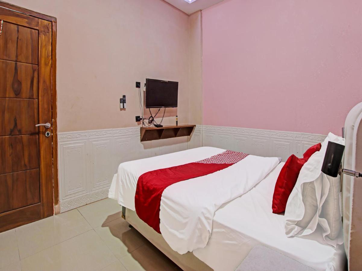 Oyo 91490 Hotel Rumah Kita Cirebon Buitenkant foto
